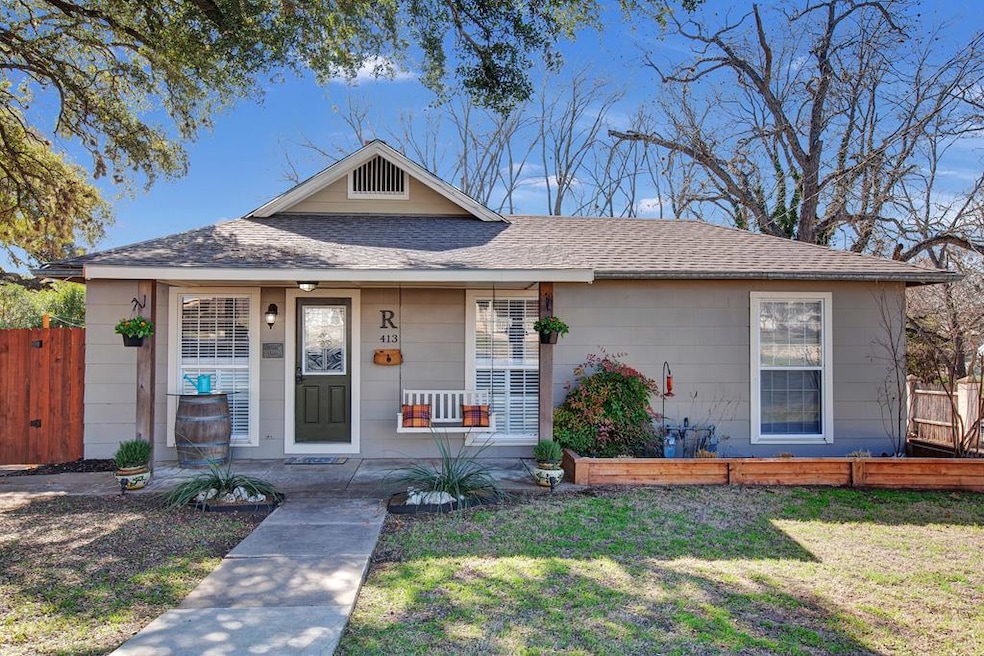 413 W San Antonio St, Fredericksburg, TX 78624 - photo 1