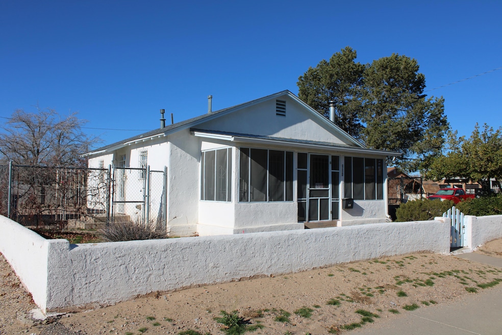 201 52nd St SW, Albuquerque, NM 87105 - photo 1