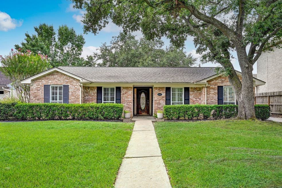 14127 Myrtlea Dr, Houston, TX 77079 - photo 1