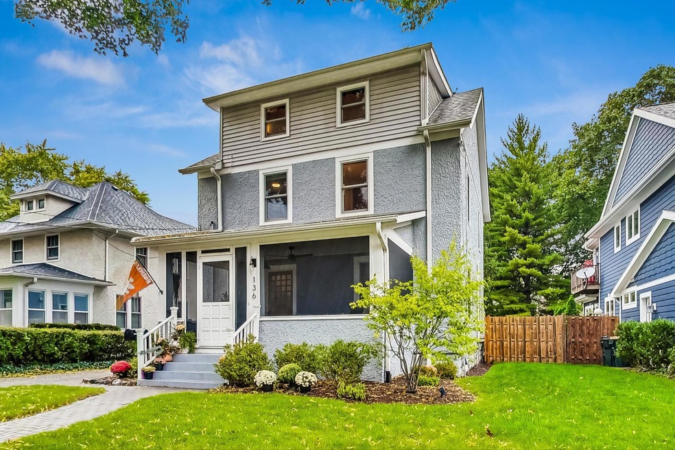 Class Stucco Beauty!  Walking distance to schools