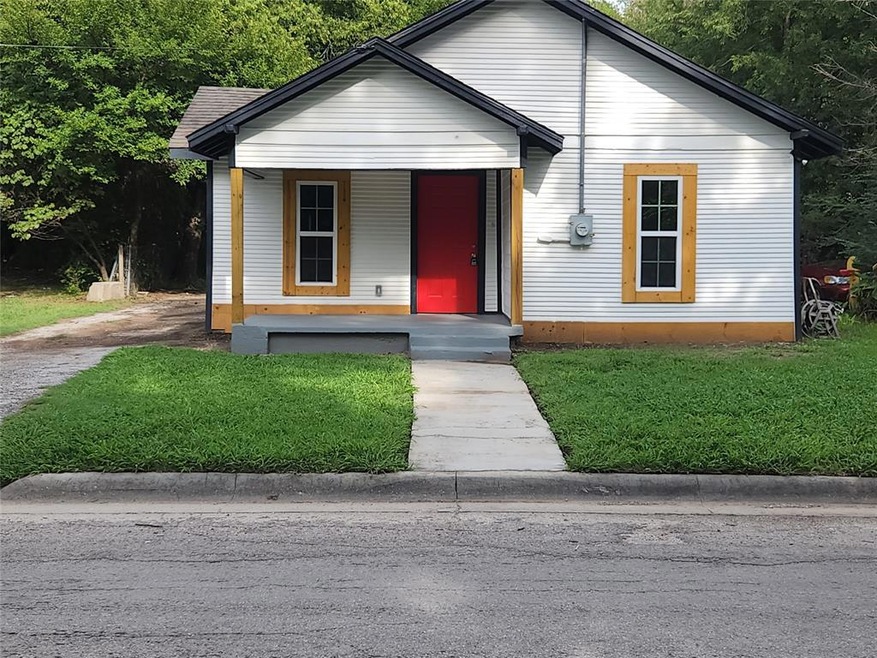 332 N Taylor St, Gainesville, TX 76240 - photo 1