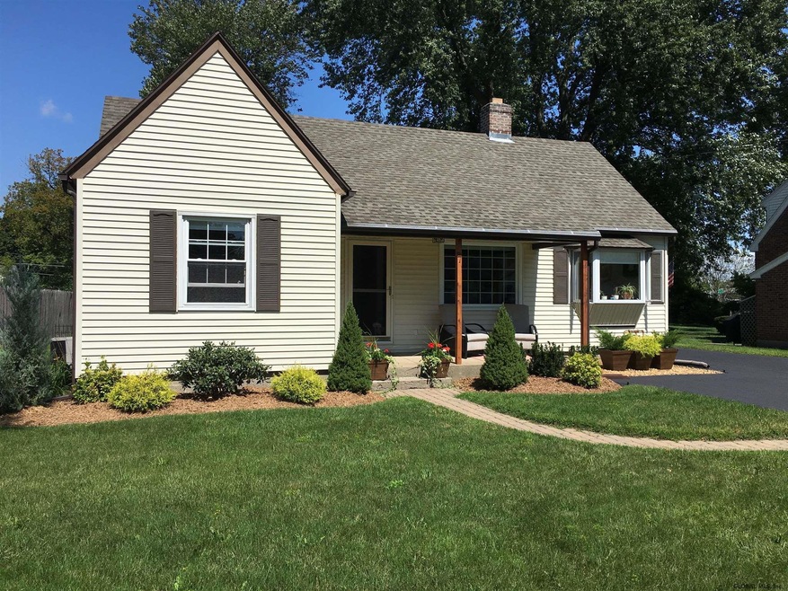 7 Windsor Dr, Schenectady, NY 12302 - photo 1