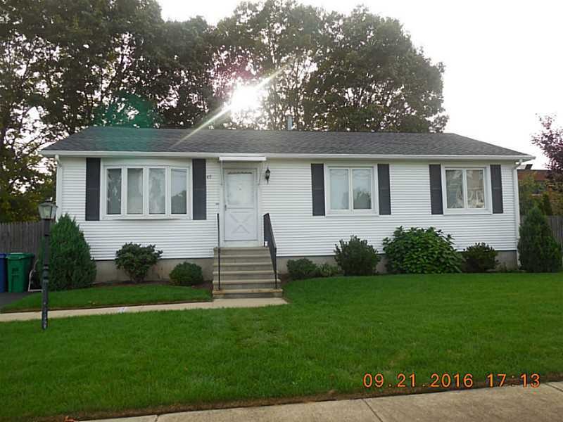 Exterior Front. Meticulously maintained 3 Bedroom