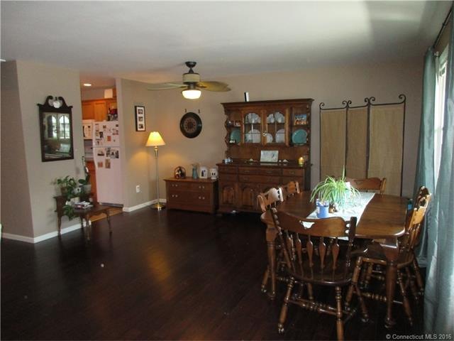 157 1/2 Kings Hwy unit N, Milford, CT 06460 - photo 1