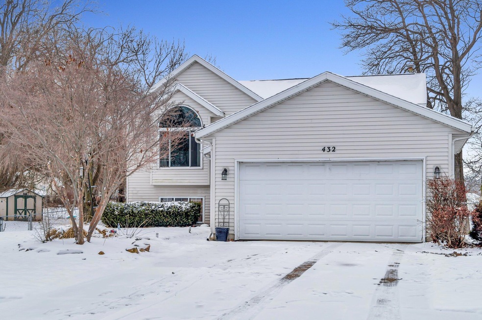 432 Peach Ct, Wayland, MI 49348 - photo 1