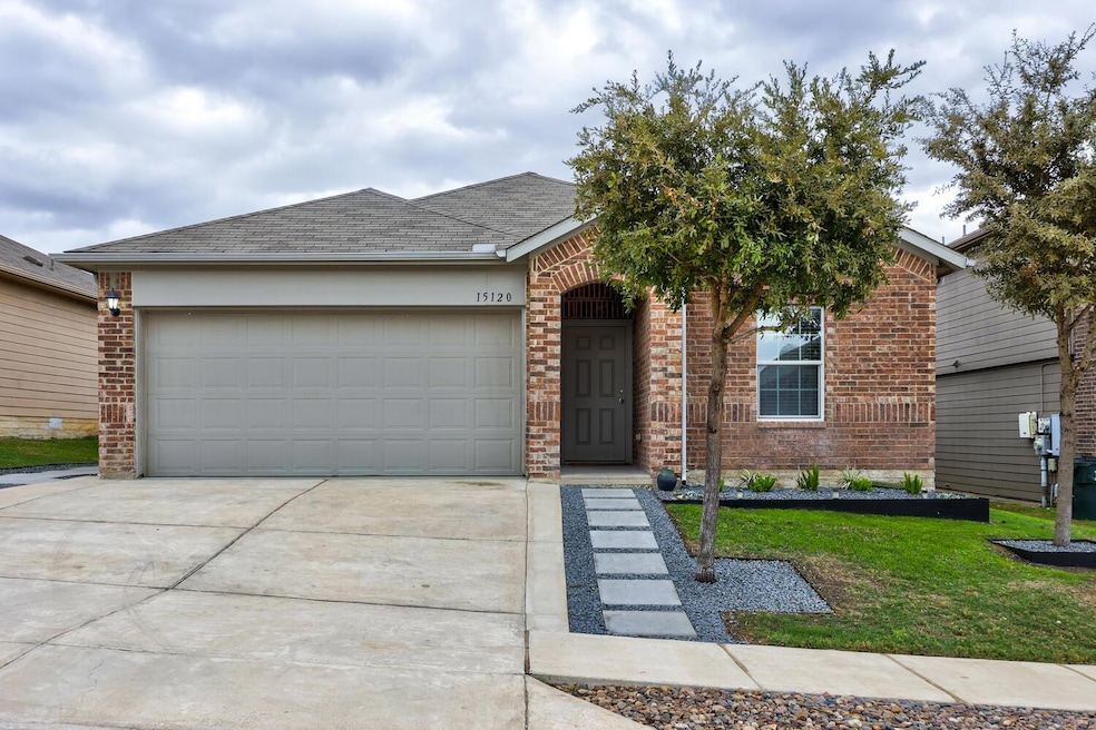 View of front of house featuring driveway, a gara