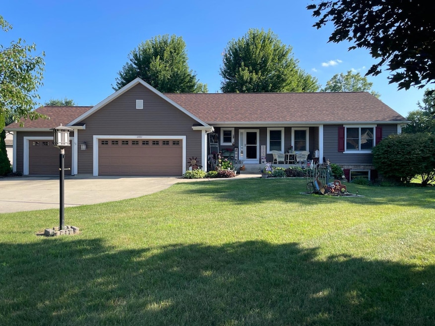 882 Covey Ct, La Porte, IN 46350 - photo 1