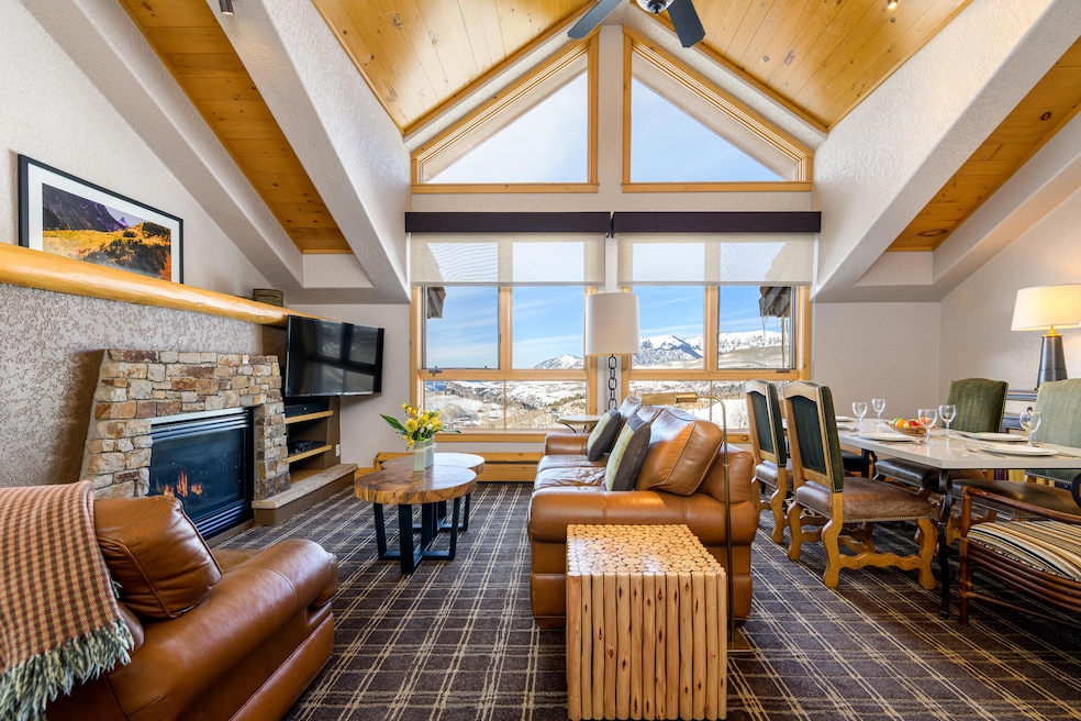Franz Klammer Lodge Living Area