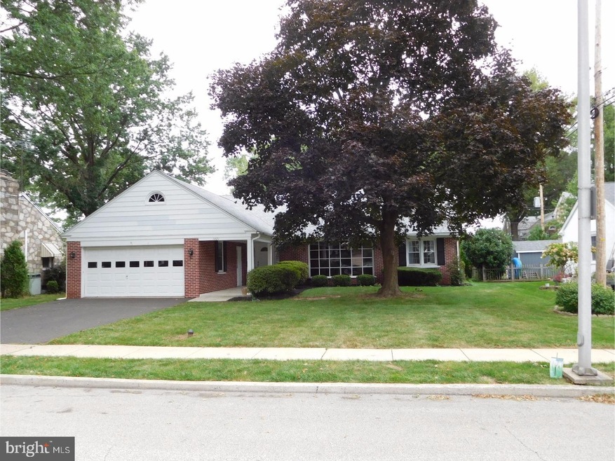 1021 York Ave, Lansdale, PA 19446 - photo 1