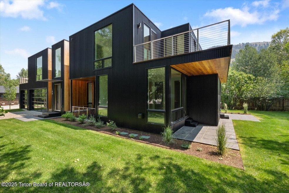 For Sale $6,400,000 • Co-Listing Agent