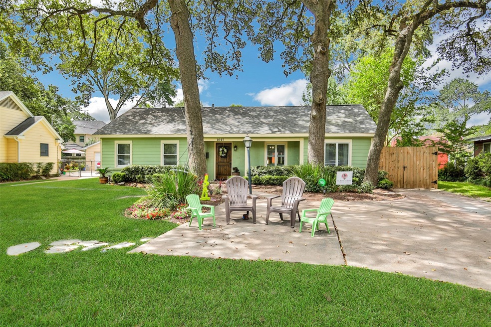 1047 W 41st St, Houston, TX 77018 - photo 1