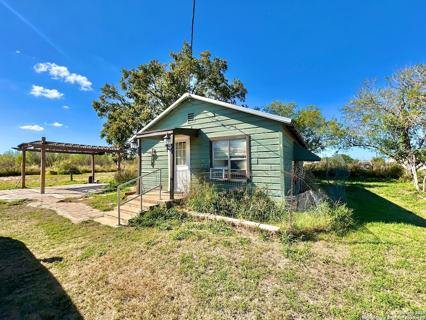 1128 Fm 3175, Lytle, TX 78052 - photo 1