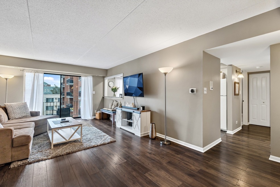 828 Graceland Ave unit 405, Des Plaines, IL 60016 - photo 1