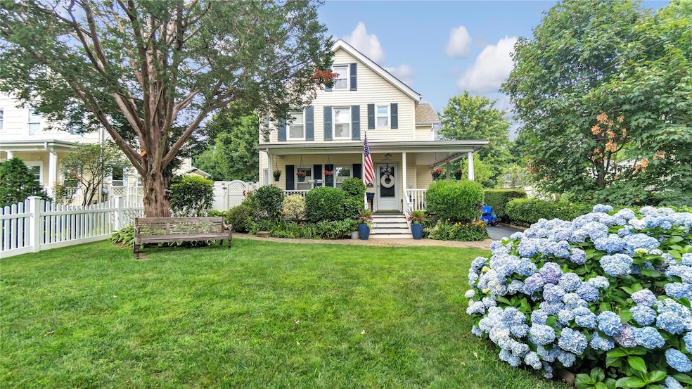 16 Clement St, Glen Cove, NY 11542 - photo 1