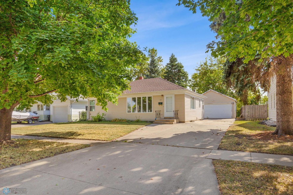 Exterior, 2 stall, new windows/siding