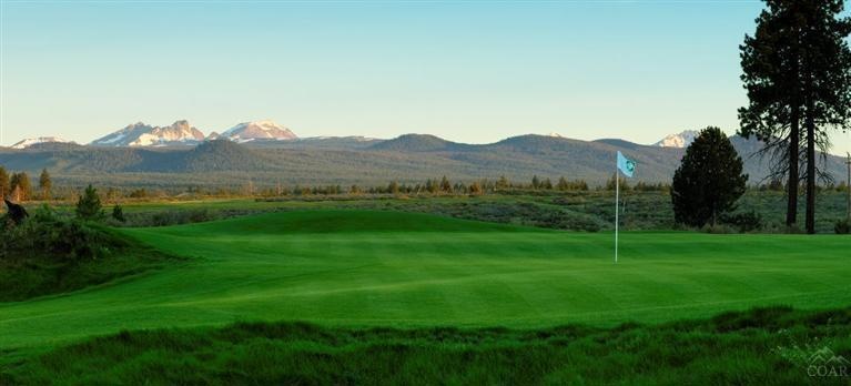 61637 Hosmer Lake Dr, Bend, OR 97702 - photo 1