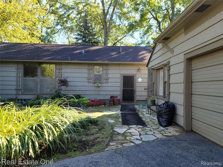 4174 Bunker Ave, West Bloomfield, MI 48323 - photo 1