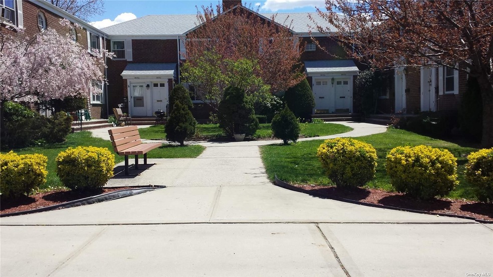 26010 Langston Ave unit A, Glen Oaks, NY 11004 - photo 1