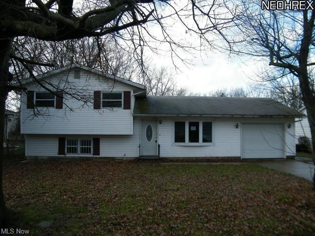 832 Sheffield Rd, Sheffield Lake, OH 44054 - photo 1