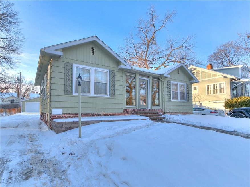 1512 42nd St, Des Moines, IA 50311 - photo 1