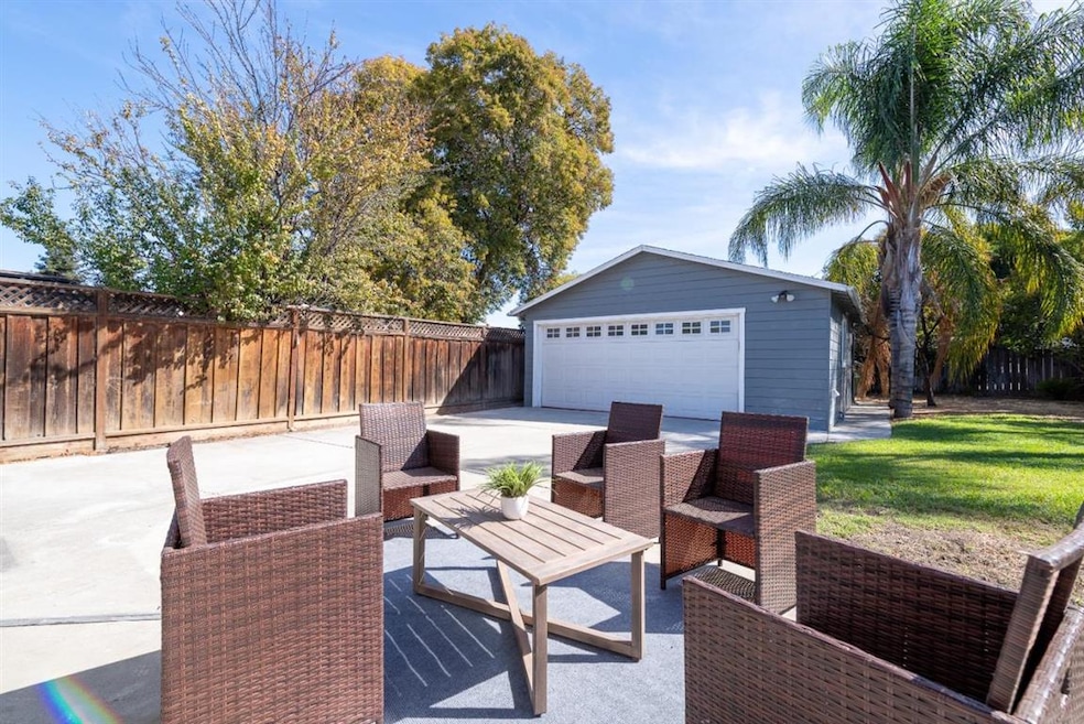 Sold $1,020,000 • Co-Listing Agent