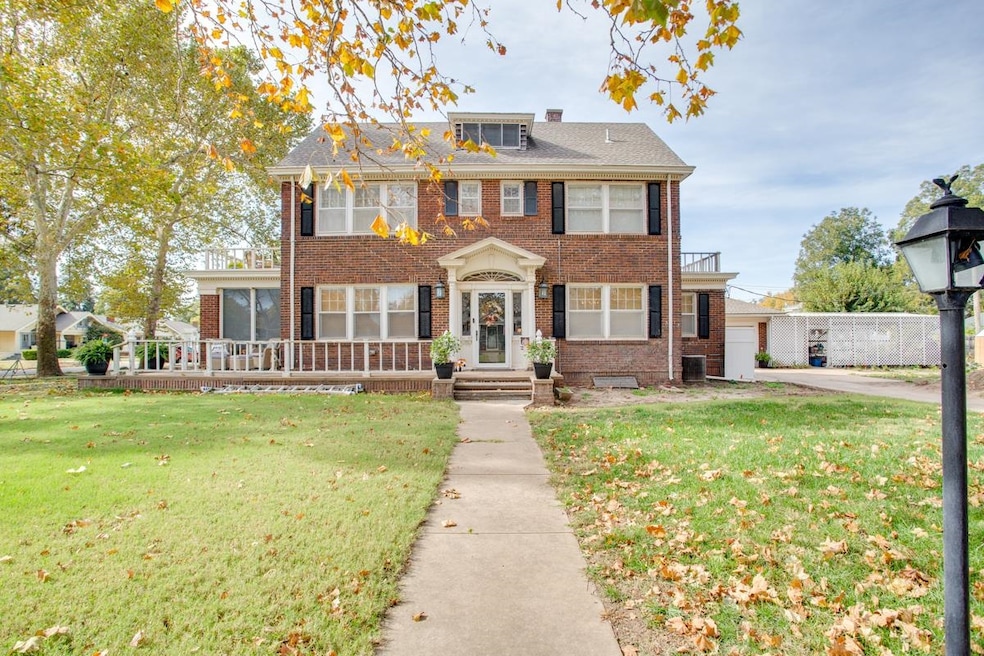 1902 W Cherokee Ave, Enid, OK 73703 - photo 1