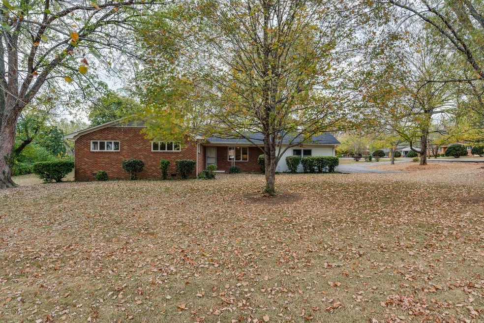 3000 Sheddan Dr, Columbia, TN 38401 - photo 1