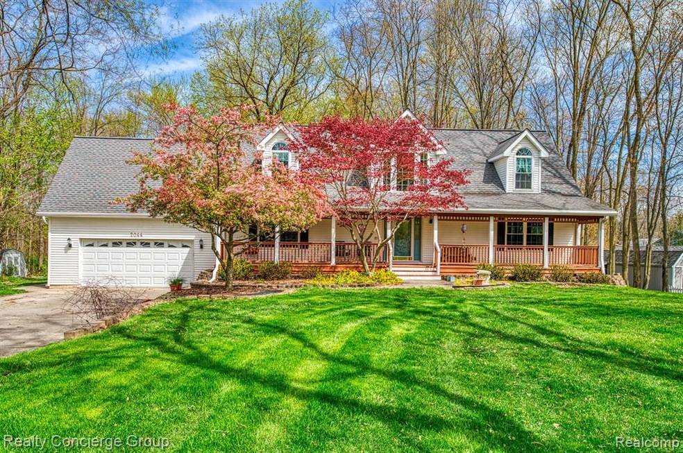 Welcome home! Cape Cod on spacious 1 acre lot