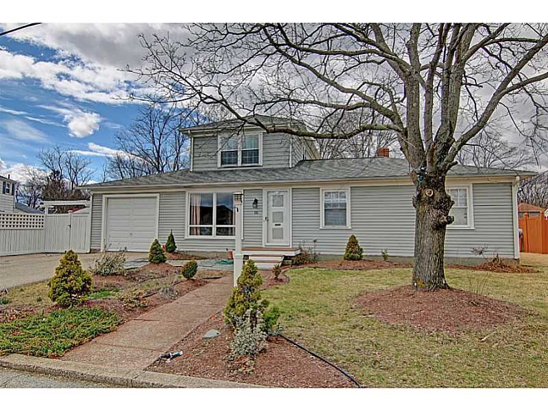 18 Meadowcrest Dr, Riverside, RI 02915 - photo 1