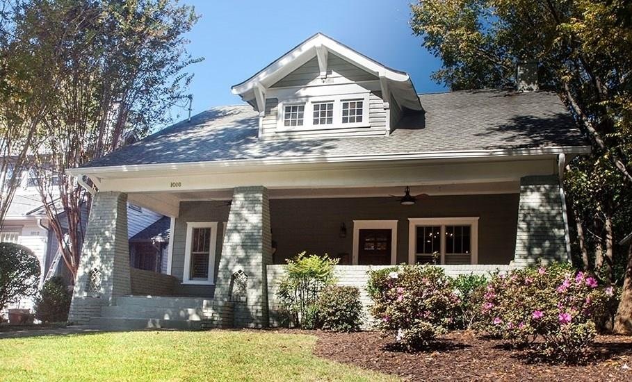 Beautiful, open, and very spacious 4BR/3BA bungalo