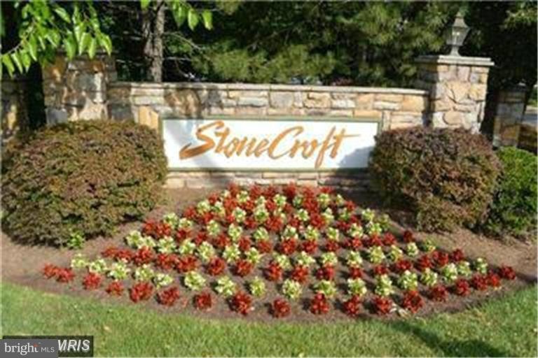 4408 Helmsford Ln unit 203, Fairfax, VA 22033 - photo 1