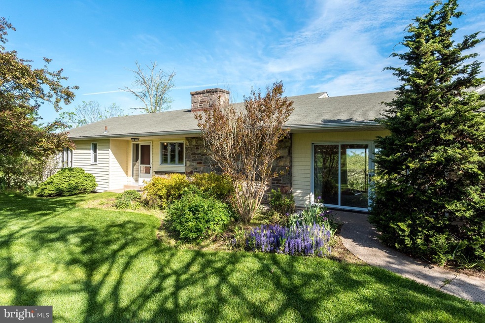 891 Lederach Cross Rd, Schwenksville, PA 19473 - photo 1