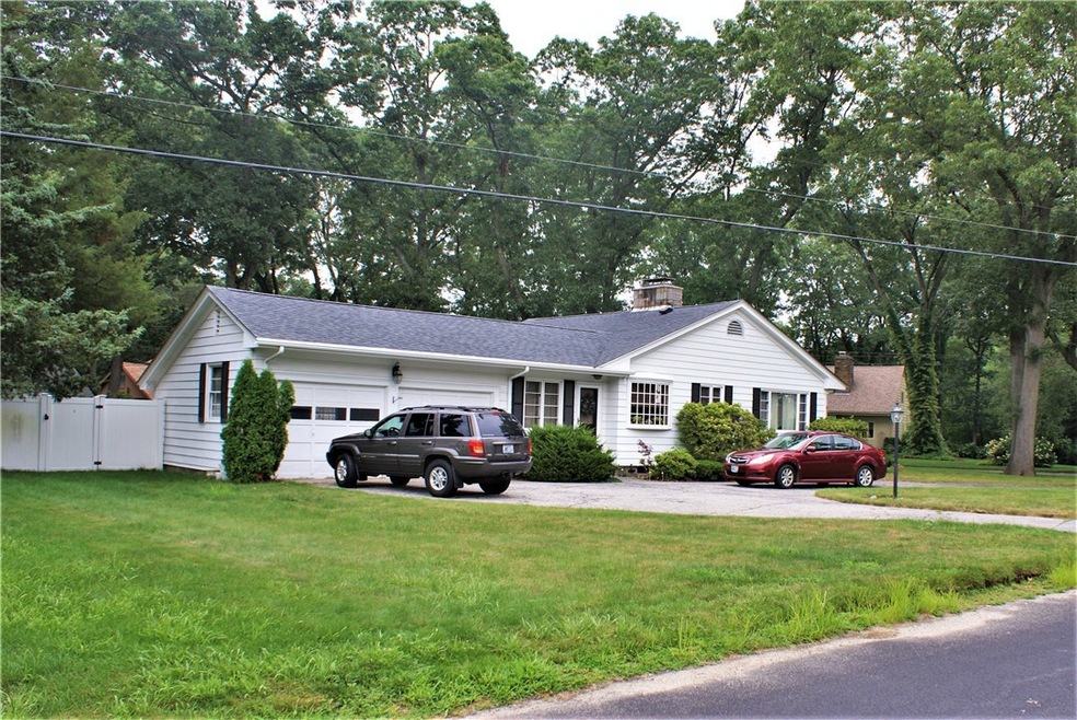 108 Squantum Dr, Warwick, RI 02888 - photo 1