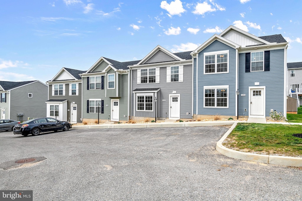 415 Hadley Ln, York Township, PA 17313 - photo 1