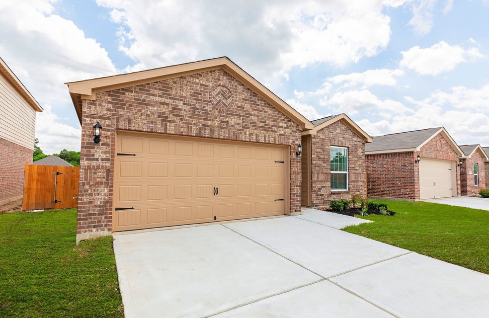 10906 Hillside Creek Dr, Humble, TX 77396 - photo 1