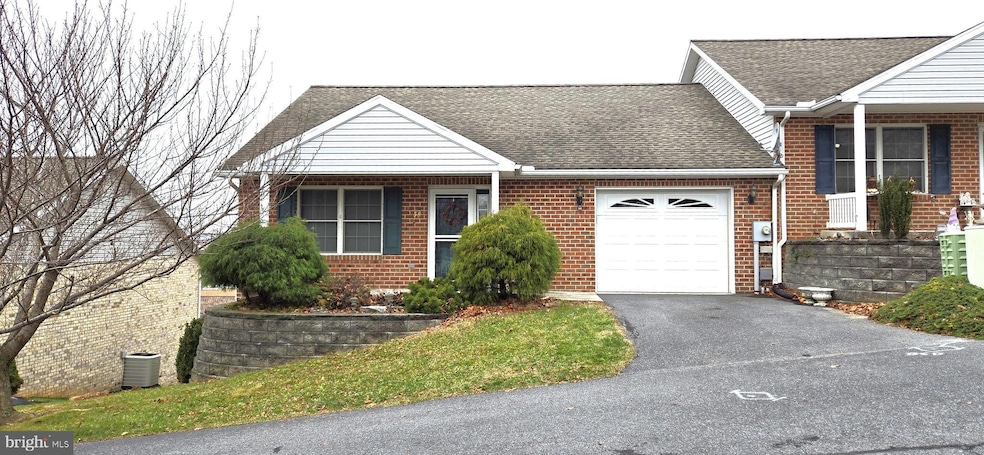 158 Bradford Spring Ct, Waynesboro, PA 17268 - photo 1