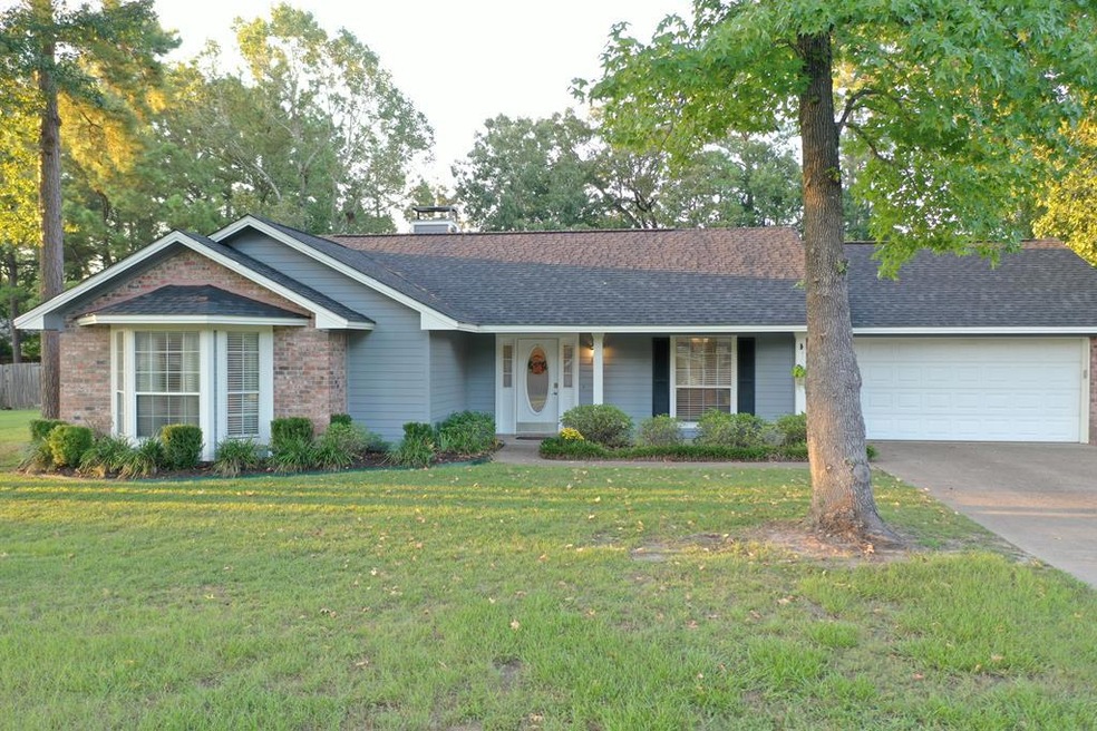 196 Hunters Glen Dr, Lufkin, TX 75904 - photo 1