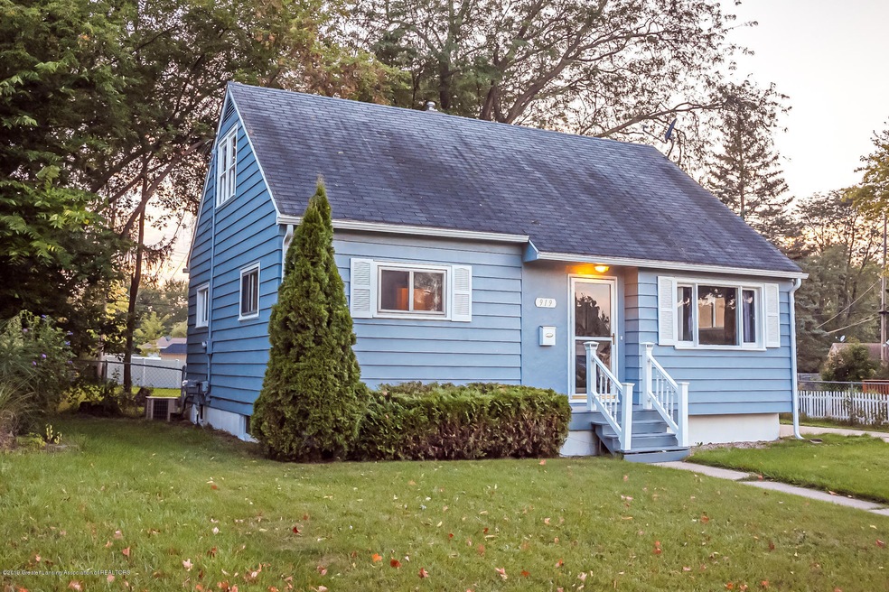 919 Pendleton Dr, Lansing, MI 48917 - photo 1