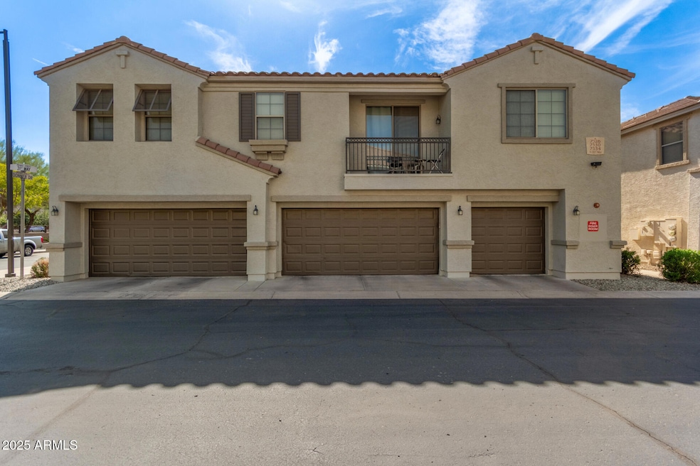7530 S 31st Way unit 108, Phoenix, AZ 85042 - photo 1