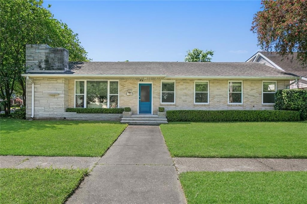Welcome to 2100 Ave B in Old Metairie
