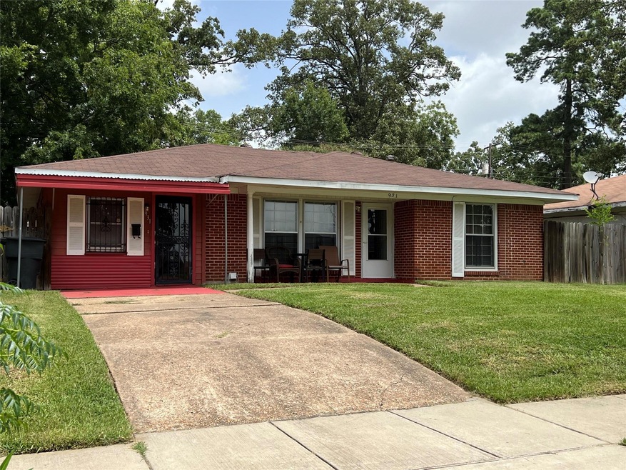 Single story home featuring a front lawn