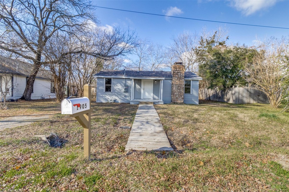 1905 N Main St, Bonham, TX 75418 - photo 1