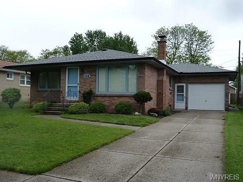 Meticulously kept brick ranch