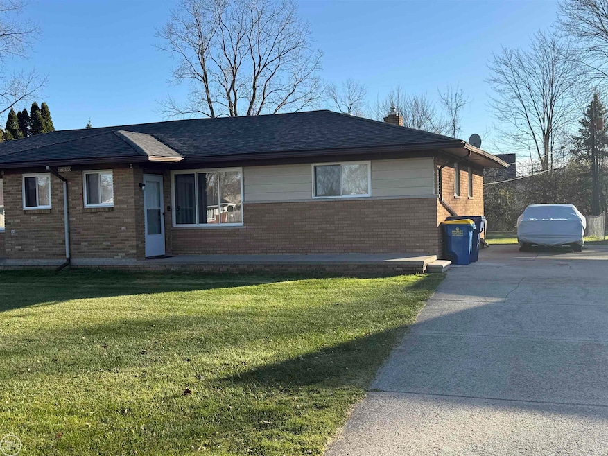 27550 Schiller St unit W, Chesterfield, MI 48047 - photo 1