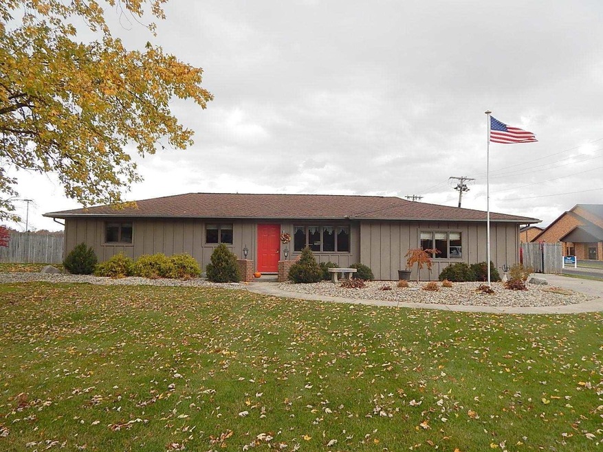 405 E Dustman Rd, Bluffton, IN 46714 - photo 1