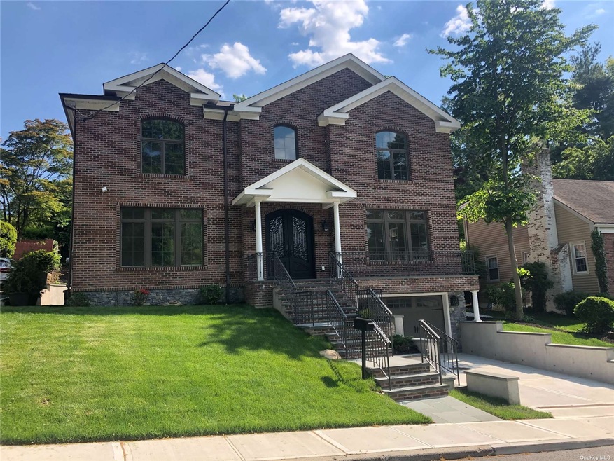 248 Thompson Shore Rd, Manhasset, NY 11030 - photo 1