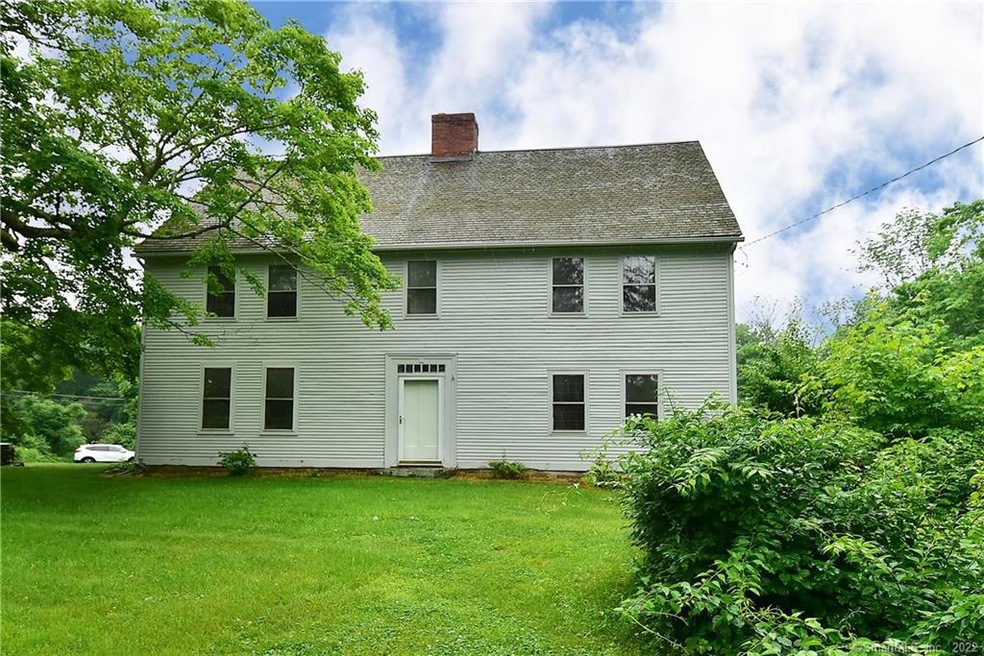 Early American mid 1700s colonial offers 10 rooms 