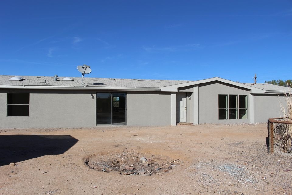 4 BEDROOM ON 2.5 ACRE LOT