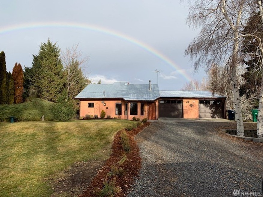 2527 8th St NE, East Wenatchee, WA 98802 - photo 1