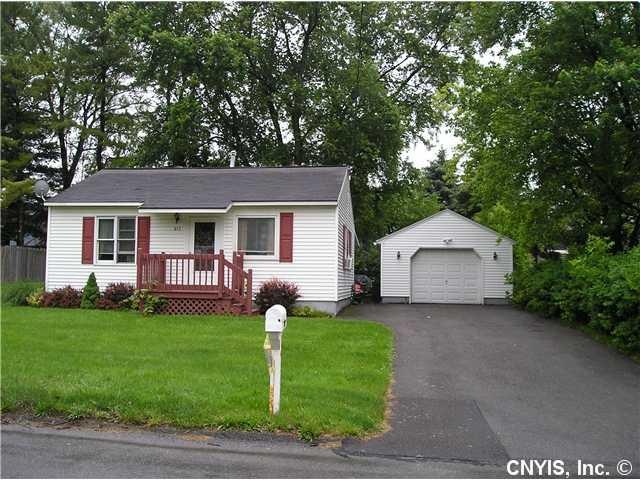 811 Webber Dr, Chittenango, NY 13037 - photo 1